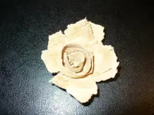 Deko-Rosen aus Eierkartons herstellen