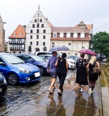Stadtbummel mit Freunden oder Familienmitgliedern