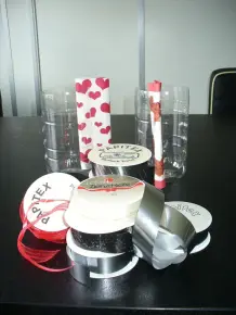 Geschenkband übersichtlich aufbewahren