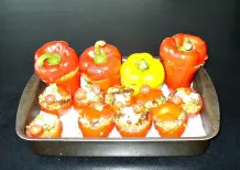 Paprika gefüllt mit Bulgur, Koriander, Hack und Fetakäse