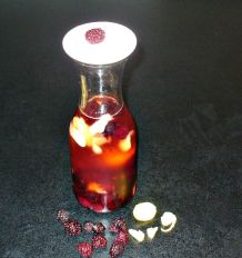 Fruchtiger Brombeeressig mit Ingwer