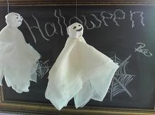 Fliegende Halloween Gespenster basteln