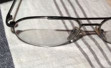 Brille vor dem Spülen säubern