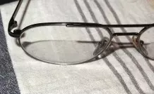 Brille vor dem Spülen säubern