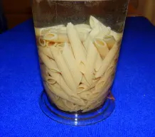 Zeit und Energie sparen beim Kochen von Nudeln