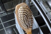 Haarbürsten und Kämme reinigen in der Spülmaschine