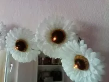Deko Lichterkette mit Blumen selber herstellen