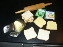 Knusperige Käse-Toast-Röllchen