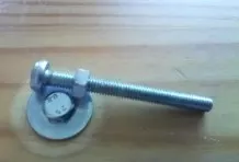 Schrauben ohne Schraubenschlüssel entfernen