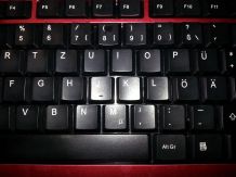 Verklebte PC-Tastatur reinigen