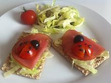 Brot garnieren - Tomaten-Marienkäfer