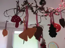 Herbstliches Mobile mit Filzanhängern