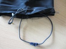 Sporthose kürzen: Runde Bänder Stoß an Stoß verbinden