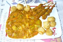 Asiatische Lauch-Gemüsepfanne mit Erdnusssoße
