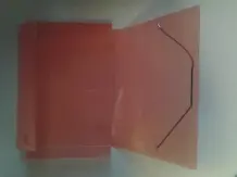 Hemd oder Bluse für die Aktentasche falten