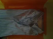 Hemd oder Bluse für die Aktentasche falten