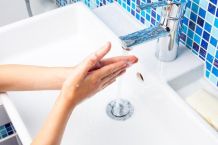 Verkalktes Waschbecken reinigen