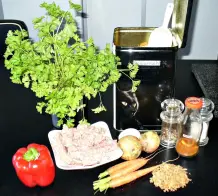 Leichte Frikadellen mit Gemüse und türkischen Gewürzen