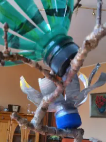 Blühender Winterbaum aus PET-Flaschen