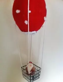 Weihnachtsdeko: Heißluftballon mit Weihnachtsmann