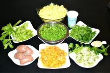 Kartoffelsuppe mit Gemüse und Knoblauchwurst