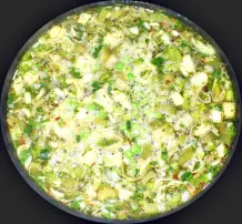 Kartoffelsuppe mit Gemüse und Knoblauchwurst