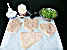 Putenröllchen mit Rucolafüllung zu Gemüsereis