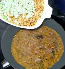 Putenröllchen mit Rucolafüllung zu Gemüsereis