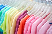 Kleine Löcher in T-Shirts verhindern