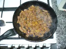 Rindfleisch mit Zwiebeln und asiatischem Gemüse