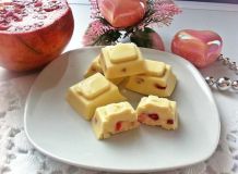 Pralinen aus weißer Schokolade mit Granatapfelkernen