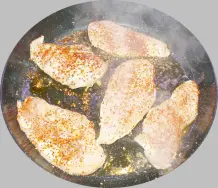 Mediterrane überbackene Pesto-Putenschnitzel