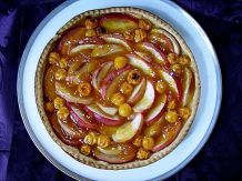 Tarte mit Äpfeln und Kapstachelbeeren (Physalis)