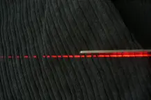 Schneiderschere mit Laserschnittführung
