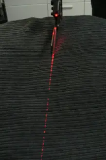 Schneiderschere mit Laserschnittführung
