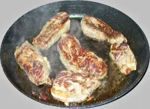 Entrecote überbacken und mit Speckbohnen