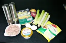 Porreetorte: Überbackener Porree mit Hack und Schupfnudeln