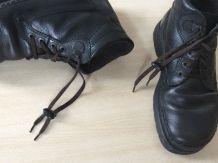 Schuhe binden mit Kordelstopper