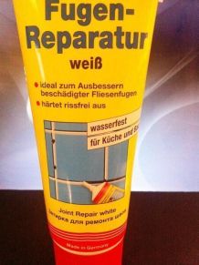 Weiße Fließenfugen mit Pufas Fugen-Reparatur weiß