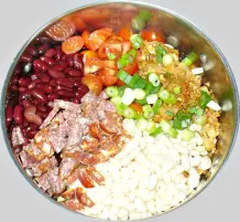 Herzhafte und pikante Bohnensuppe aus Auflaufresten