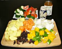 Putenschenkel mit Gemüse und Kartoffeln aus dem Backofen