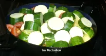 Putenschenkel mit Gemüse und Kartoffeln aus dem Backofen