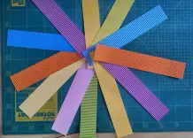 Dekoration zu Ostern: Türkranz aus Papierherzen