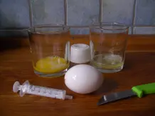 Eier mit der Einwegspritze aussaugen statt ausblasen