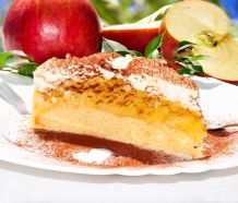 Superschnelles für die Kaffeetafel - Kuchen mit Apfelmus & Sahne
