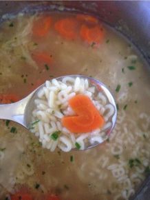 Karotten in Herzchenform schneiden für Eintöpfe und Salate