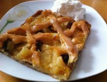 Apfelkuchen mit Gitter vom Blech