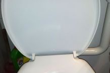 Schwer zugängliche Bereiche am WC