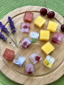 Saft einfrieren: Eiswürfel aus Fruchtsaftresten