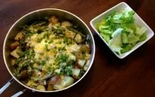 Herzhafte Kartoffelpfanne mit grünen Bohnen & Käse - vegetarisch